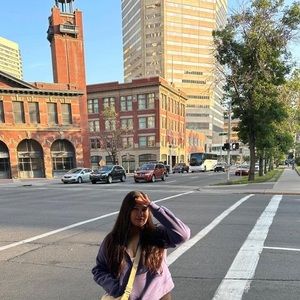 Meet your Posher, Almira